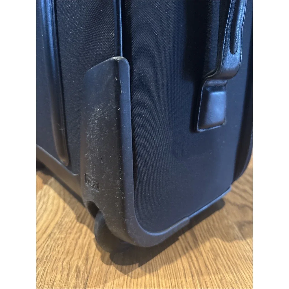 Tumi 4820D Business Carry-On Black Bag Suitcase/Carry-on